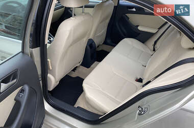 Седан Volkswagen Jetta 2014 в 