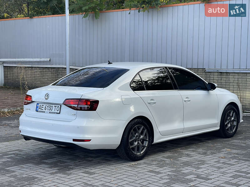 Седан Volkswagen Jetta 2016 в Днепре