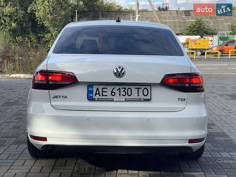 Седан Volkswagen Jetta 2016 в Днепре