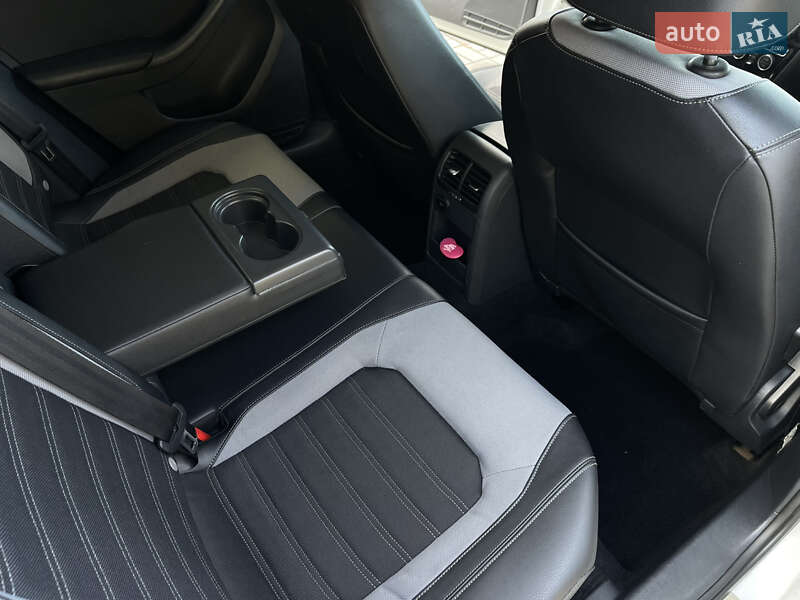 Седан Volkswagen Jetta 2016 в Днепре
