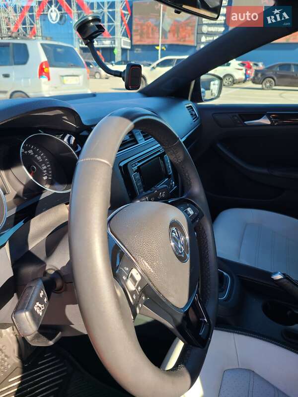 Седан Volkswagen Jetta 2015 в Києві фото 34 Седан Volkswagen Jetta 2015 в Києві