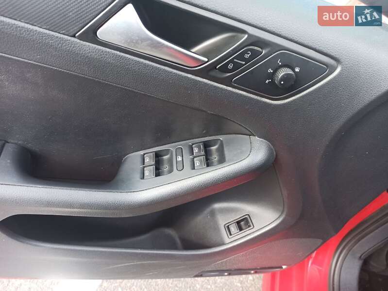 Седан Volkswagen Jetta 2014 в Києві