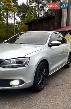 Седан Volkswagen Jetta 2012 в 