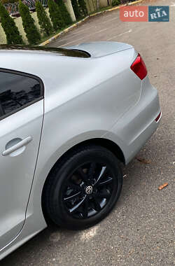 Седан Volkswagen Jetta 2012 в 