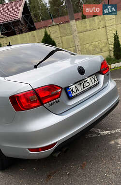 Седан Volkswagen Jetta 2012 в 