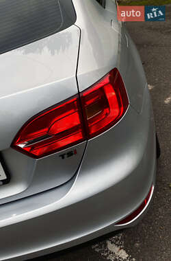 Седан Volkswagen Jetta 2012 в 