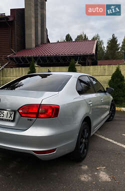 Седан Volkswagen Jetta 2012 в 