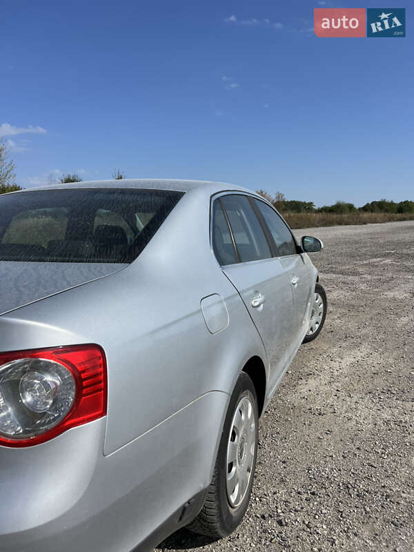 Седан Volkswagen Jetta 2008 в Борщеве