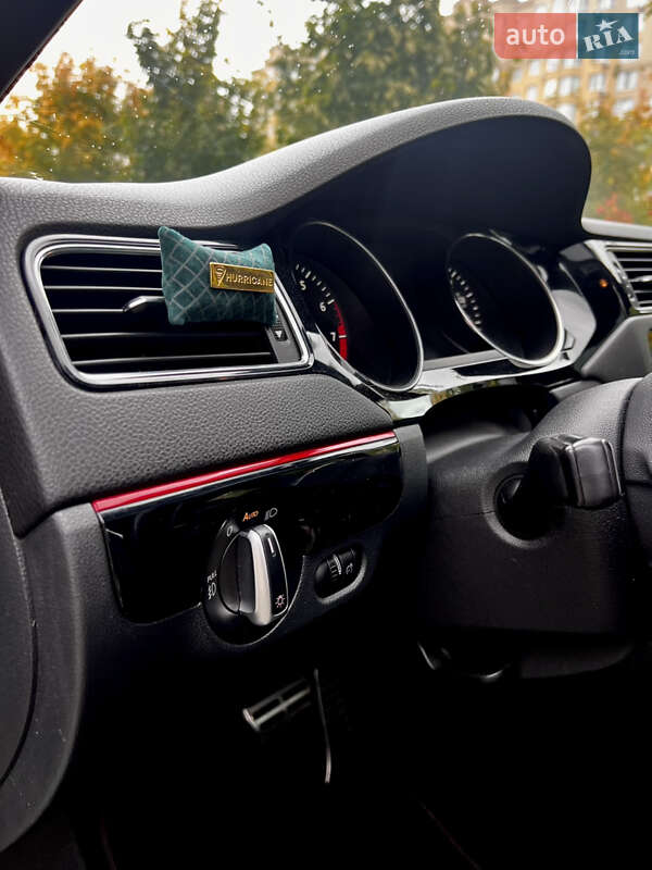 Седан Volkswagen Jetta 2016 в Києві