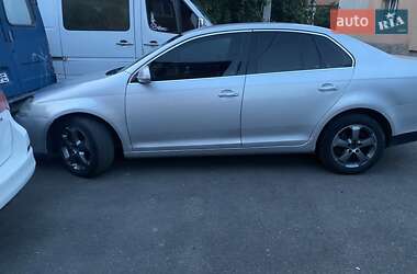 Седан Volkswagen Jetta 2005 в 