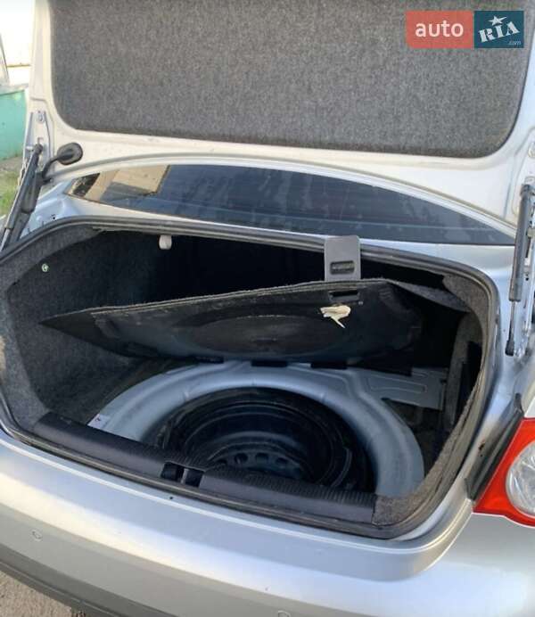Седан Volkswagen Jetta 2005 в Мукачево