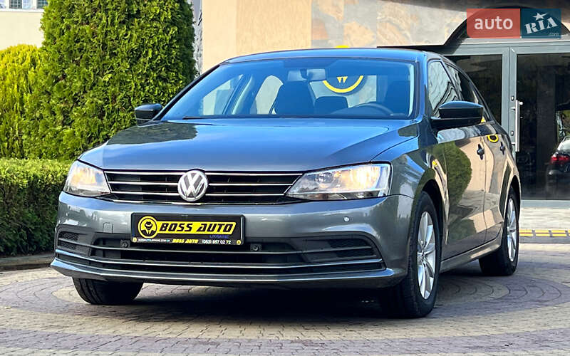 Седан Volkswagen Jetta 2015 в Львове