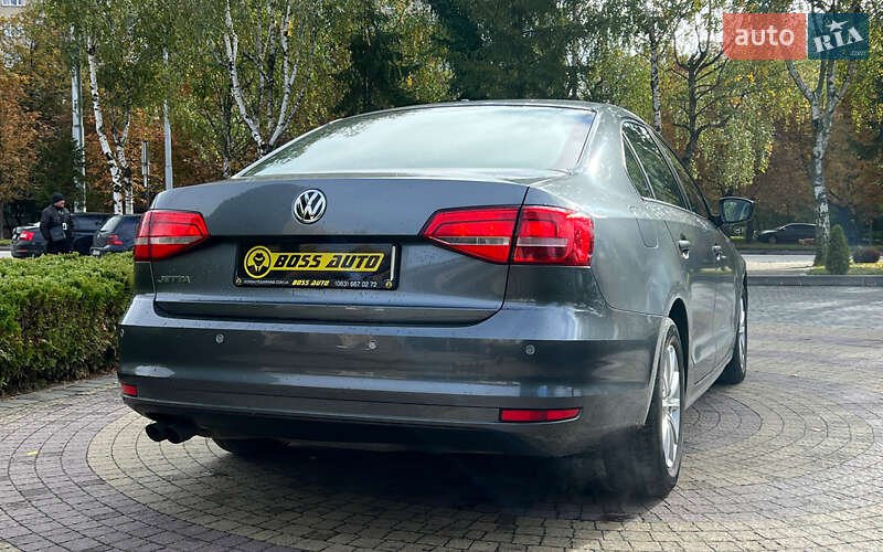 Седан Volkswagen Jetta 2015 в Львове