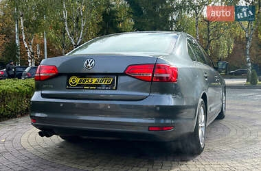 Седан Volkswagen Jetta 2015 в 