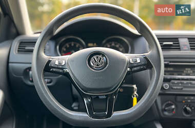 Седан Volkswagen Jetta 2015 в 