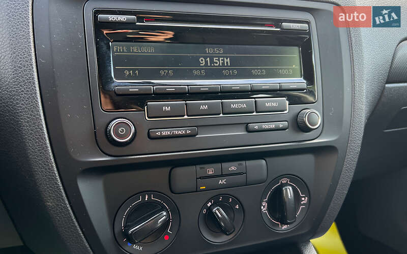 Седан Volkswagen Jetta 2015 в Львове