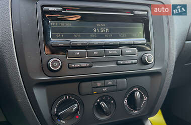 Седан Volkswagen Jetta 2015 в 