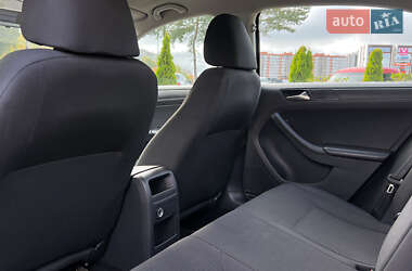 Седан Volkswagen Jetta 2015 в 