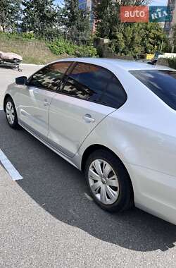 Седан Volkswagen Jetta 2013 в 