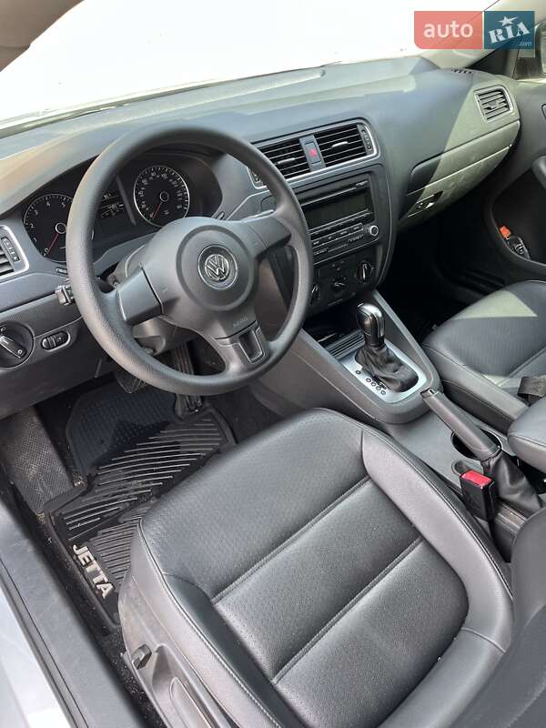 Седан Volkswagen Jetta 2013 в Харкові
