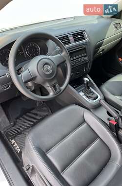 Седан Volkswagen Jetta 2013 в 