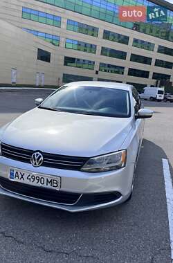 Седан Volkswagen Jetta 2013 в 