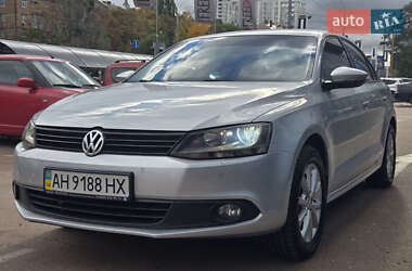 Седан Volkswagen Jetta 2012 в 
