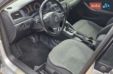 Седан Volkswagen Jetta 2012 в 