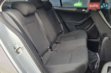 Седан Volkswagen Jetta 2012 в 
