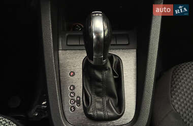 Седан Volkswagen Jetta 2012 в 