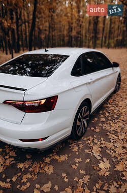 Седан Volkswagen Jetta 2019 в 