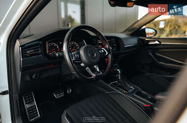 Седан Volkswagen Jetta 2019 в 