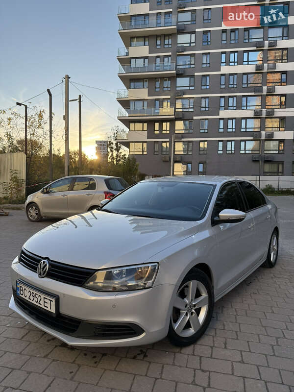 Седан Volkswagen Jetta 2012 в Львове