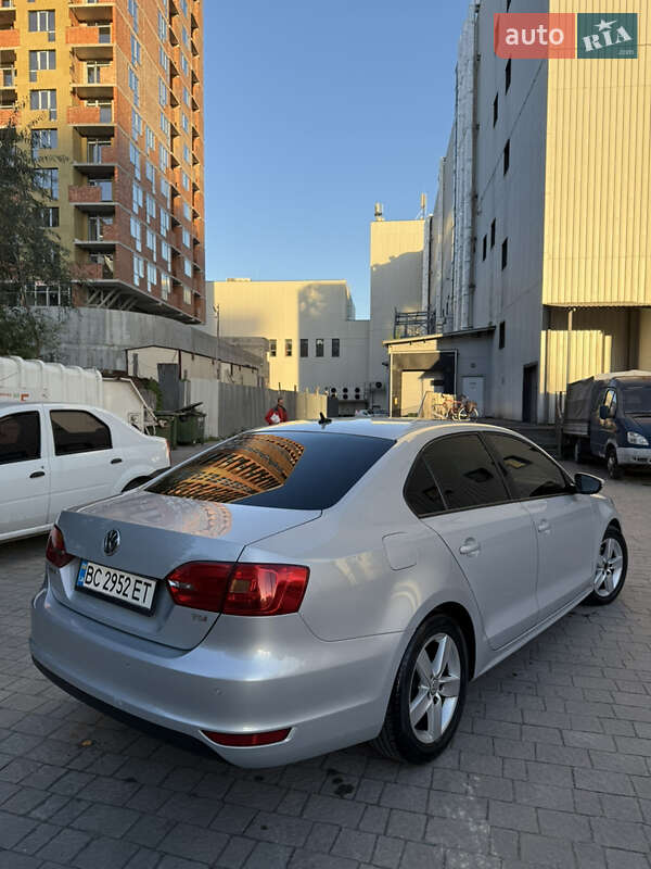 Седан Volkswagen Jetta 2012 в Львове