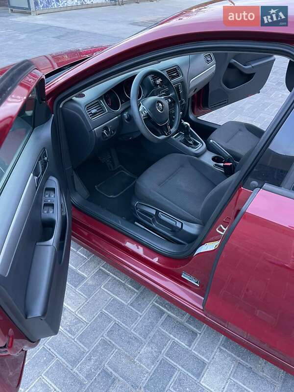 Седан Volkswagen Jetta 2015 в Немирові