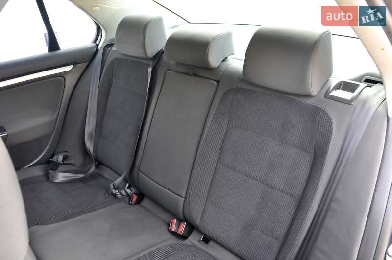 Седан Volkswagen Jetta 2006 в Львове