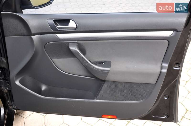 Седан Volkswagen Jetta 2006 в Львове