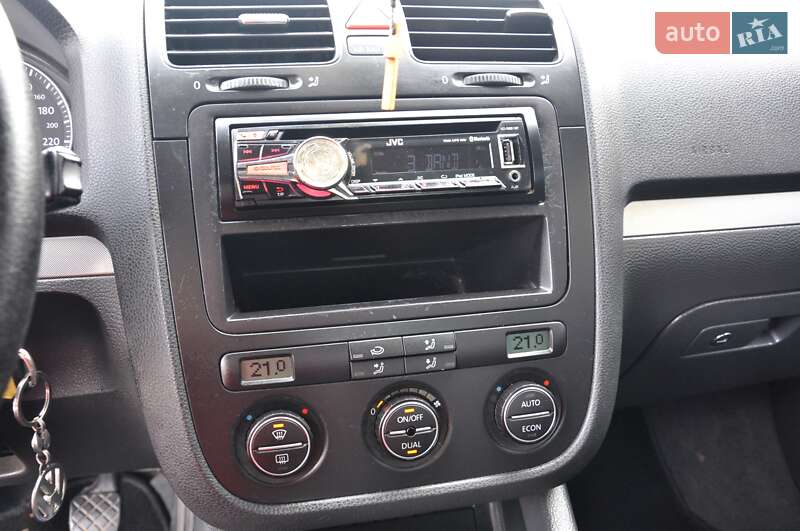 Седан Volkswagen Jetta 2006 в Львове