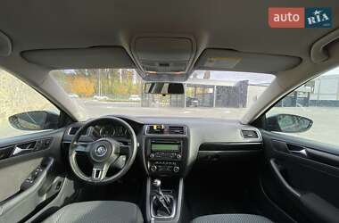 Седан Volkswagen Jetta 2011 в  фото 5 Седан Volkswagen Jetta 2011 в