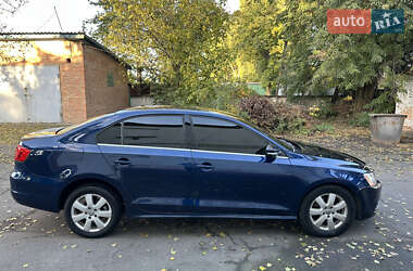 Седан Volkswagen Jetta 2013 в 