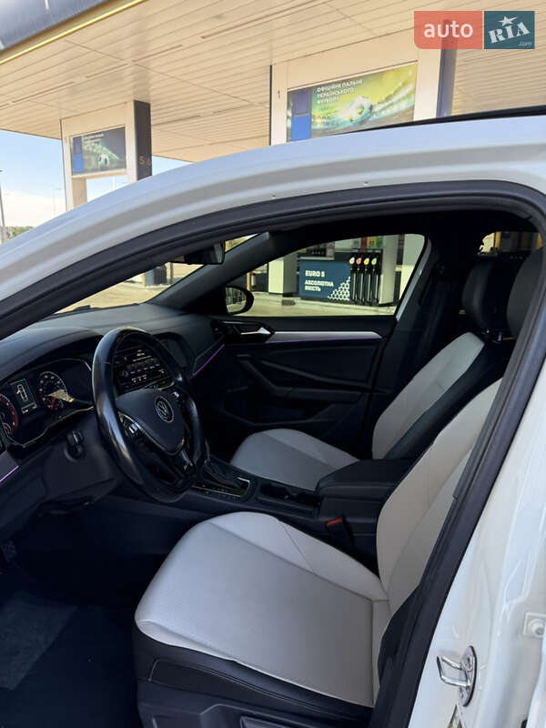 Седан Volkswagen Jetta 2019 в Днепре