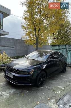 Седан Volkswagen Jetta 2015 в 