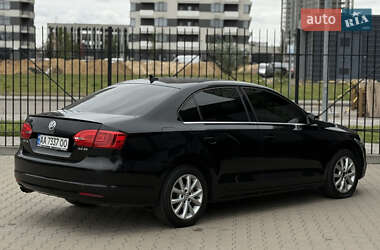 Седан Volkswagen Jetta 2012 в 