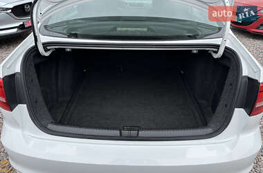 Седан Volkswagen Jetta 2014 в 