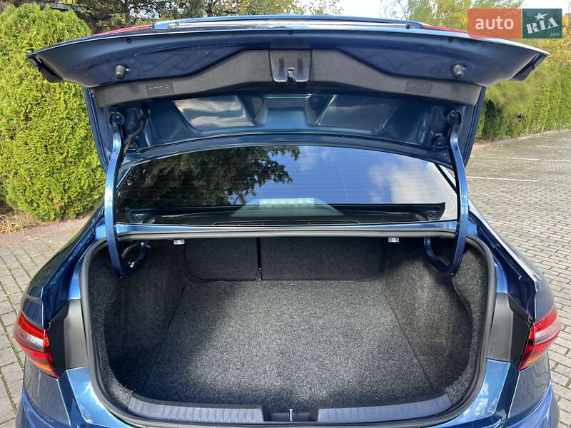 Седан Volkswagen Jetta 2018 в Львове