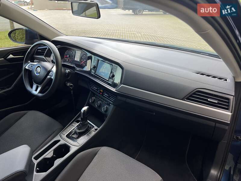 Седан Volkswagen Jetta 2018 в Львове