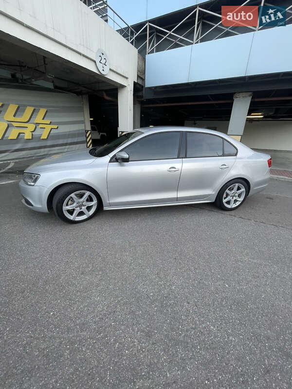 Седан Volkswagen Jetta 2013 в Киеве