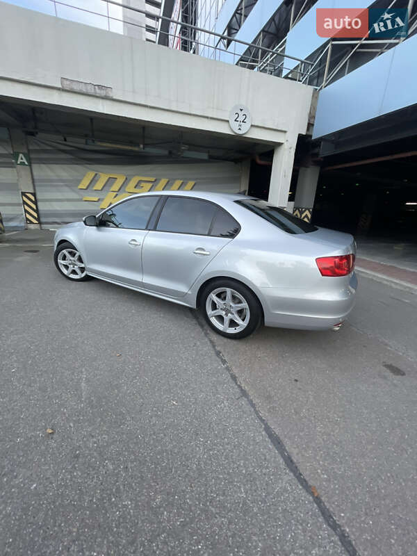 Седан Volkswagen Jetta 2013 в Киеве