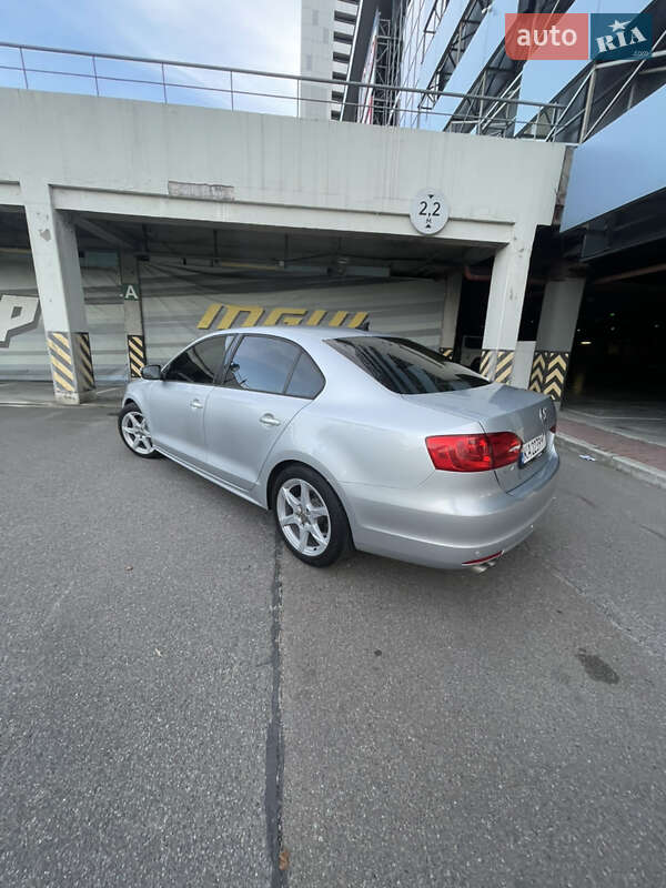 Седан Volkswagen Jetta 2013 в Киеве