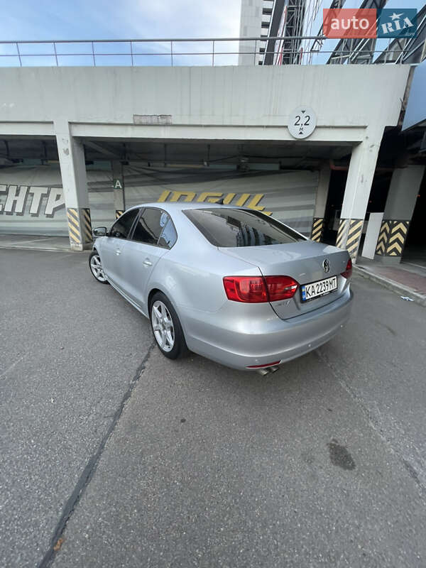 Седан Volkswagen Jetta 2013 в Киеве